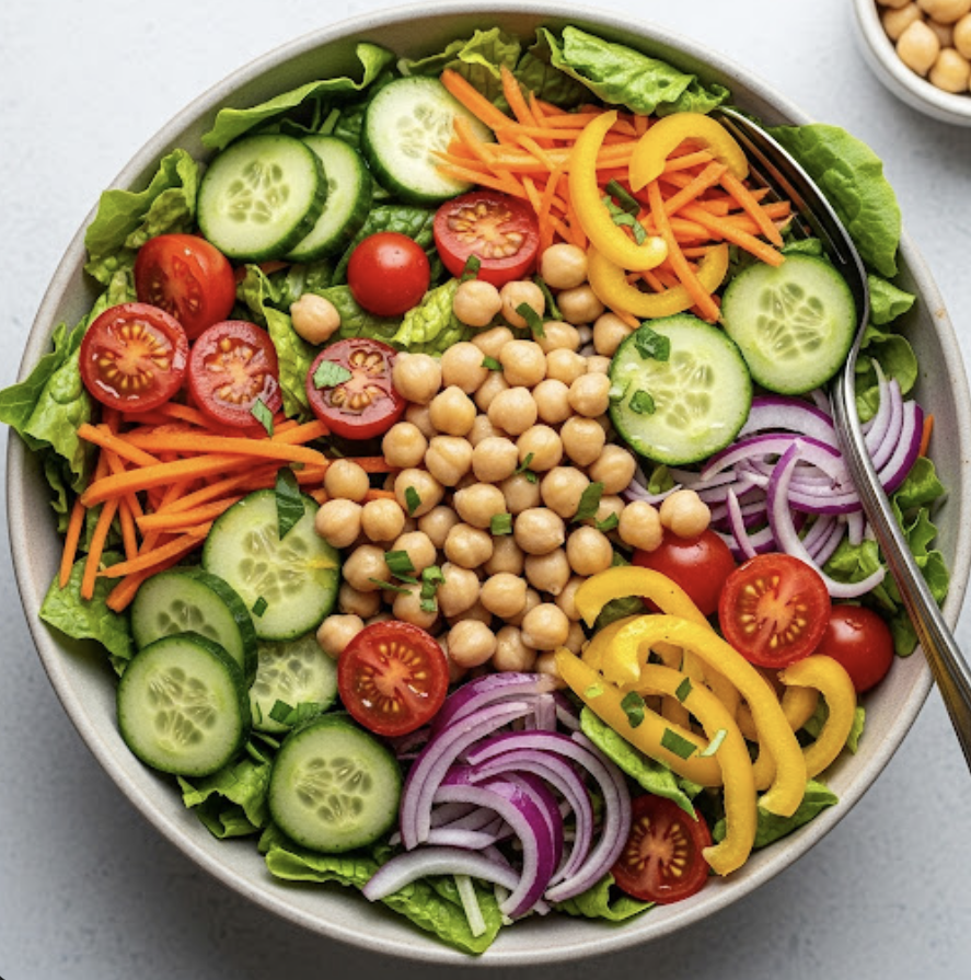 Gemischter Salat mit Kichererbsen